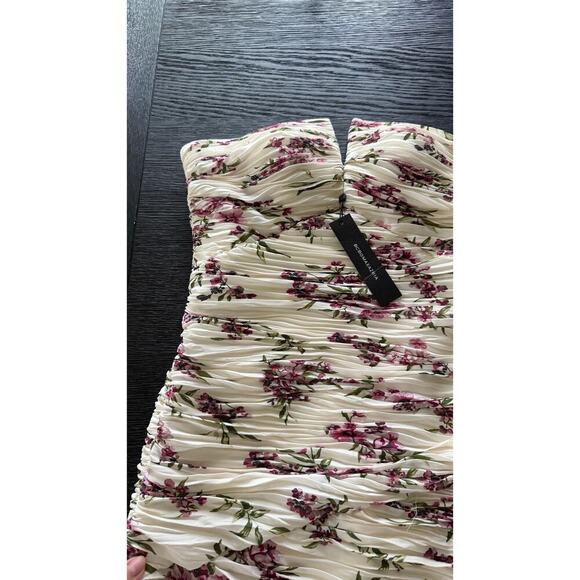 BCBGMAXAZRIA
Cocktail Dress white floral strapless size 10 - Picture 14 of 16